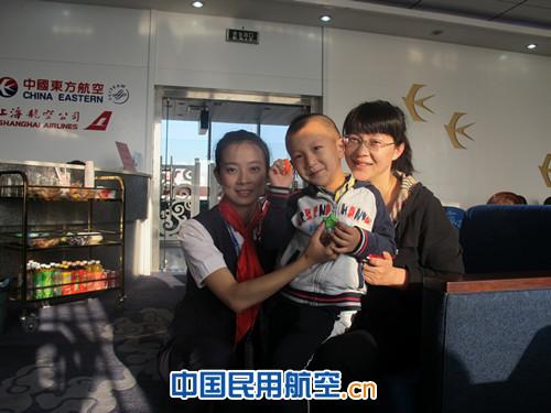 东航甘肃地服部客运分部推出六一特色主题活动