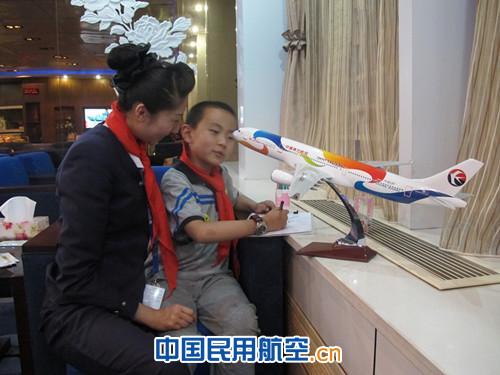 东航甘肃地服部客运分部推出六一特色主题活动