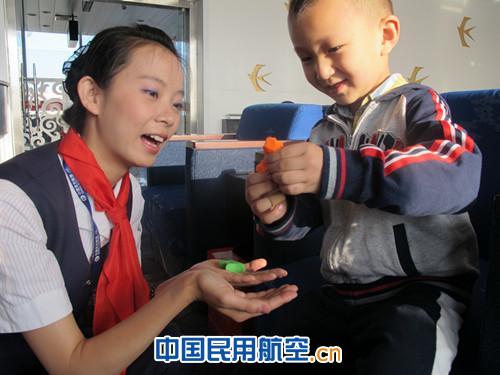 东航甘肃地服部客运分部推出六一特色主题活动