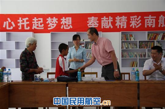 爱心托起梦想,奉献精彩南航