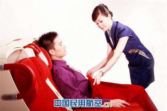 深航“开心簕杜鹃”乘务组三周年打造完美服务