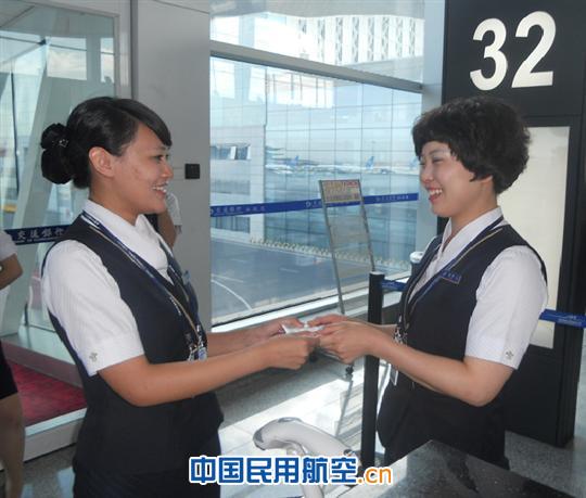 南航新疆分公司地服部：“演练服务标准”