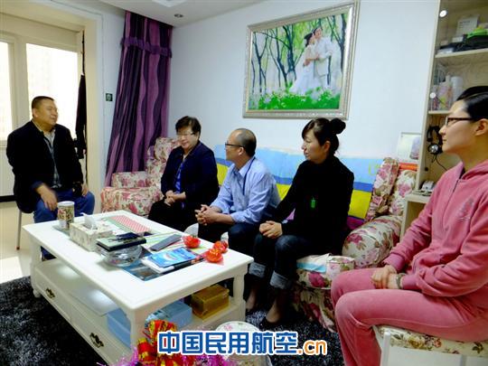 华北气象中心领导、计生干部看望援藏人员亲属