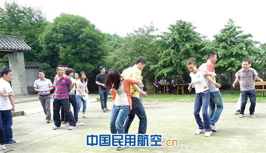 国航股份重庆分公司团委开展趣味培训活动