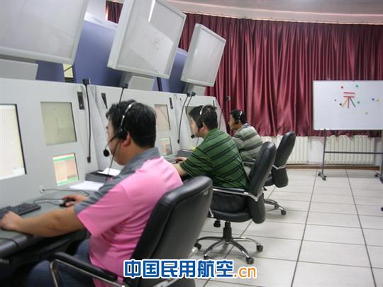 山东空管组织实施夏季雷雨天气的模拟机复训