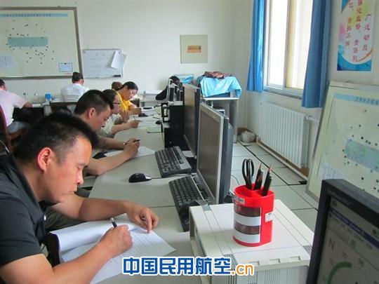 甘肃空管分局观测室就新规范实施召开例会