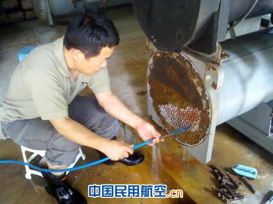 山东空管大修航管楼制冷机组，确保管制设备运转
