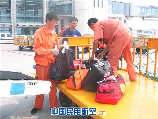 东航西北地服多项举措落实“安全月”活动