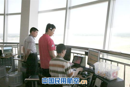 济南机场塔台管制室启动塔台观光层过渡试运行