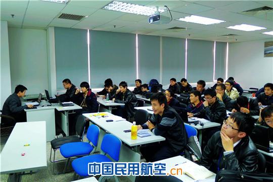 新鲜血液注入 深航机务如火如荼开展新员工培训