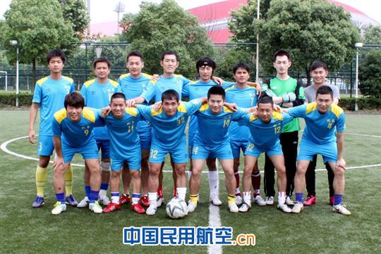 深航“金鹏杯”足球赛 机务代表队首战告捷