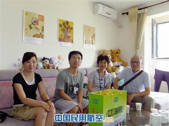 华北气象中心工会、计生办为患病职工送温暖