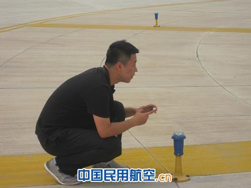 天津空管局组织塔台管制员现场学习防跑道入侵