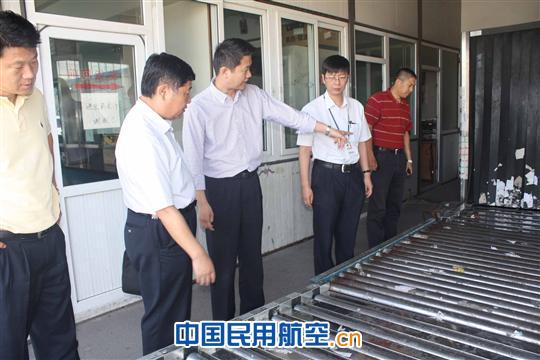 南航保卫部部长田贺喜在新疆检查安全工作