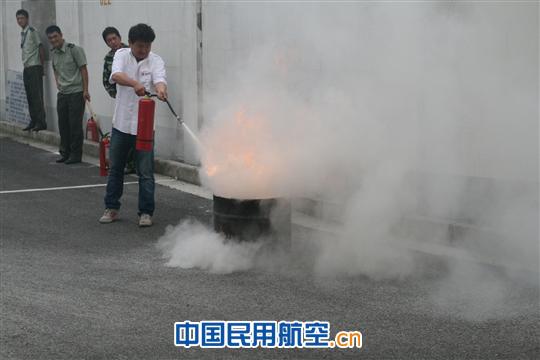 东航机务2012年“安全生产月”消防安全演练活动