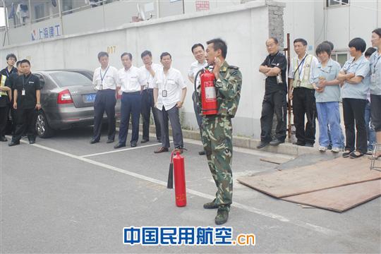 东航机务2012年“安全生产月”消防安全演练活动