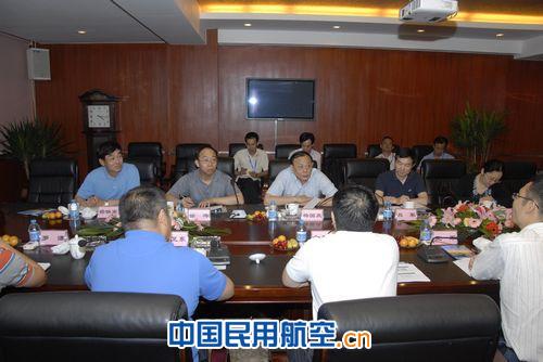 民航局原副局长杨国庆到民航二所调研