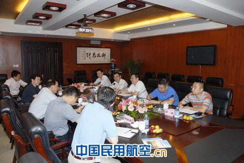 民航局原副局长杨国庆到民航二所调研