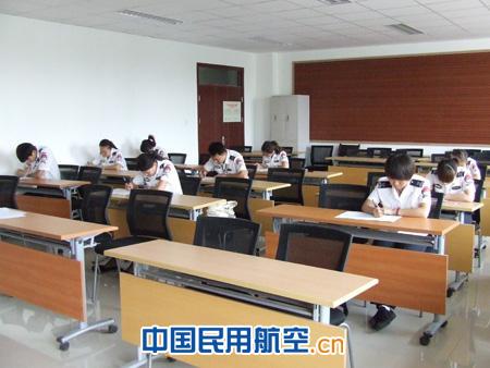 乌机场安检总站2012年职业资格证书复审工作结束