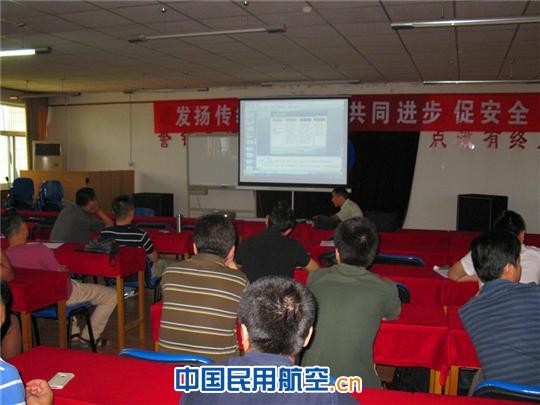 南航新疆飞行部组织人员研讨如何做好稳定进近