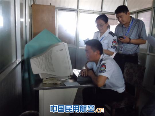 东航甘肃保卫部举办货检技能大比武