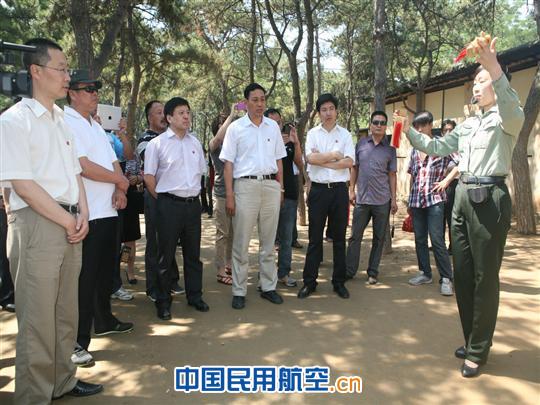 东航河北分公司举行重温入党誓词仪式