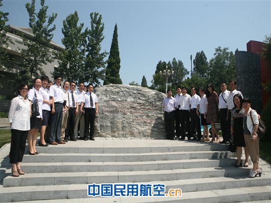 东航河北分公司举行重温入党誓词仪式