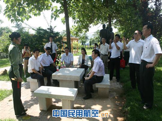 东航河北分公司举行重温入党誓词仪式