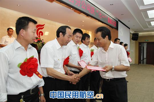 国航内蒙分公司以“党委大讲堂”庆祝建党91周年