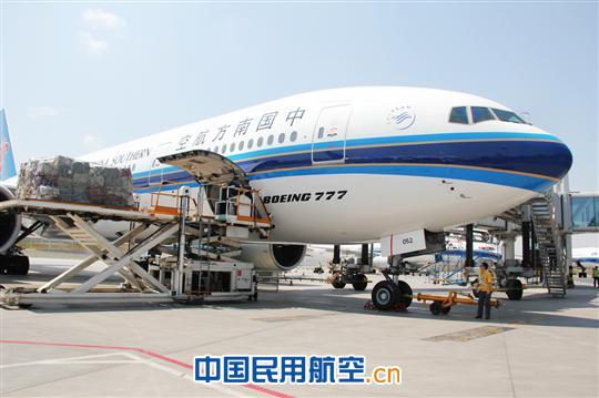 南航新疆再迎两架蓝天“巨无霸”机队规模达50架