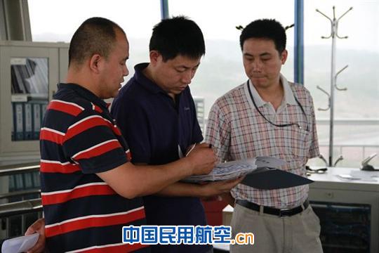 西北空管局对甘肃分局开展半年综合安全检查