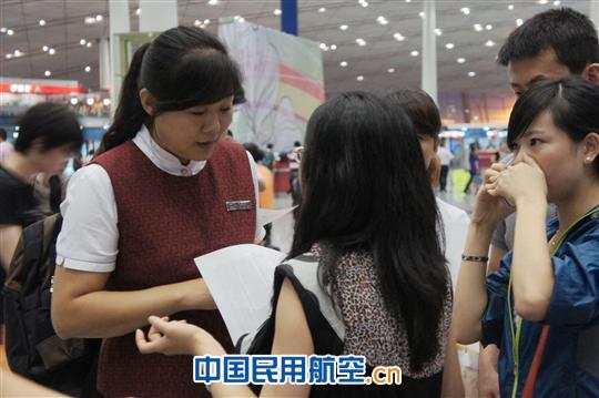 国航地面服务部迎战京城特大暴雨