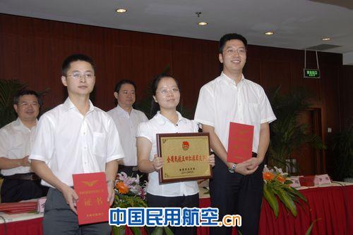 职业精神的力量——记东航驾车者王军本