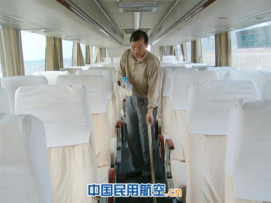 职业精神的力量——记东航驾车者王军本