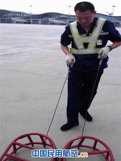 南航旺季机务那些事：我的“姚明”师傅-王彤