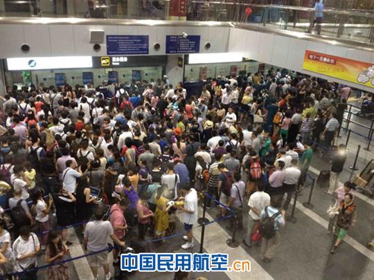 东航北京应对罕见暴雨航班服务保障纪实