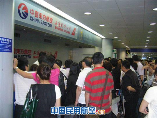 东航北京应对罕见暴雨航班服务保障纪实