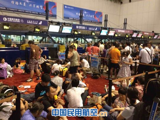 东航北京应对罕见暴雨航班服务保障纪实