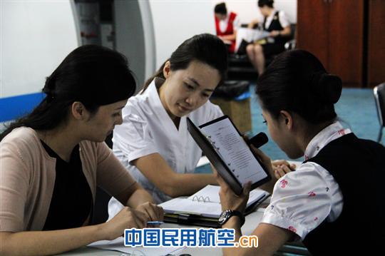 深航客舱服务部成功举办乘务员岗位技能竞赛