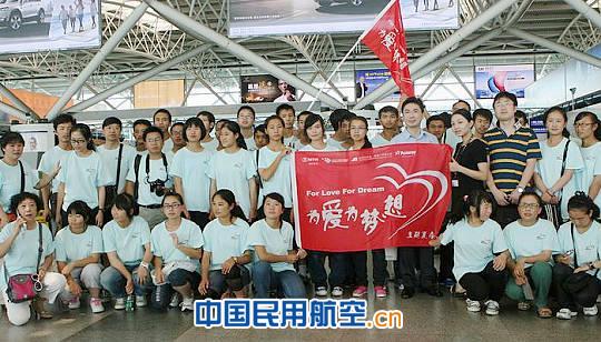 云南贫困山区少数民族师生参观深圳保安机场 云南贫困山区少数民族师生参观深圳保安机场