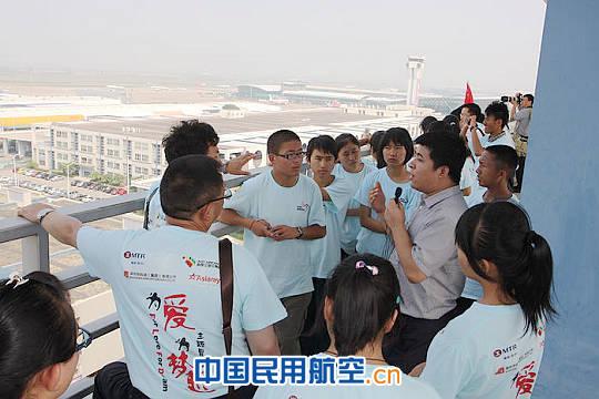 云南贫困山区少数民族师生参观深圳保安机场 云南贫困山区少数民族师生参观深圳保安机场