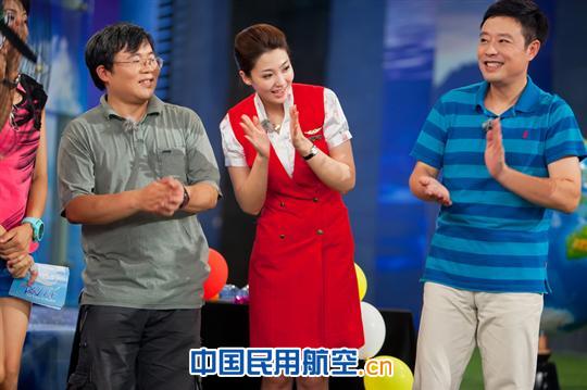 深航女孩赵晓冬精彩亮相深圳卫视《气象万千》