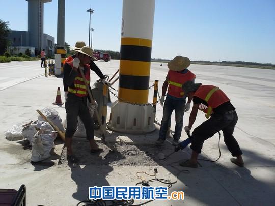 克拉玛依机跑道机坪维修工程正式开工