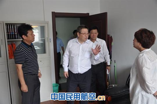 南航北方新任总经理孙建华到分公司保卫部调研