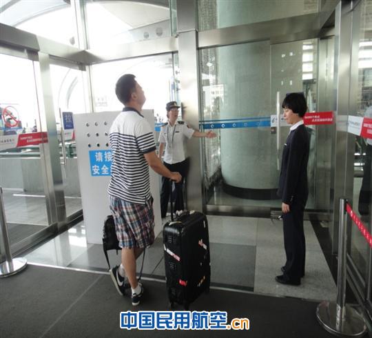 青岛机场开展候机楼痕量检测工作