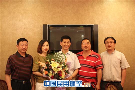 东航工程技术公司浦东维修基地欢送退休员工