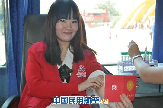 东航北京地服部9月18日组织献血加强班组建设
