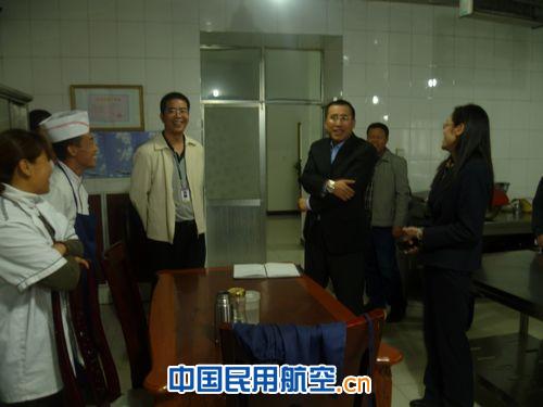 东航甘肃分公司党委副书记叶玉泉到一线单位调研