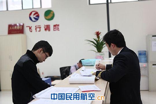 东航云南公司全员在岗保障民航旅客双节出行
