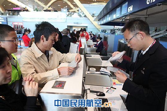 东航云南公司全员在岗保障民航旅客双节出行